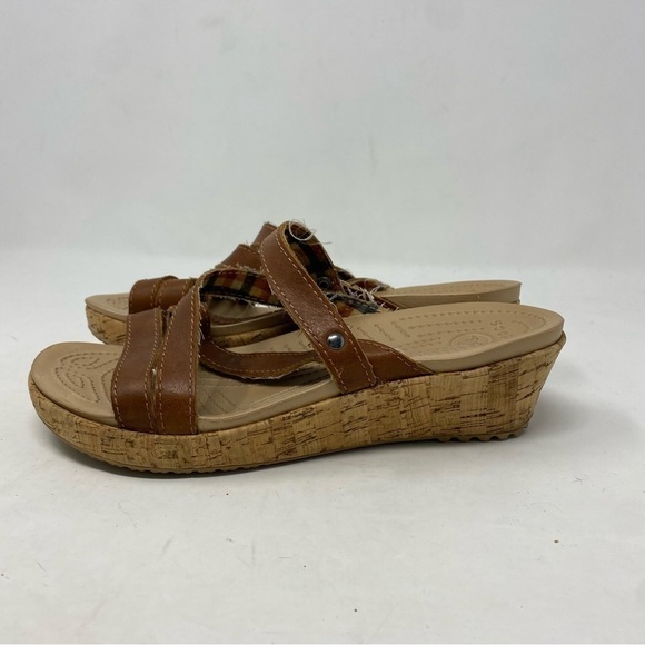 Crocs Women’s Brown A-Leigh Strappy Wedge Sandals Size 7 - Picture 2 of 6